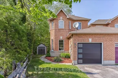 Att/Row/Townhouse in Barrie