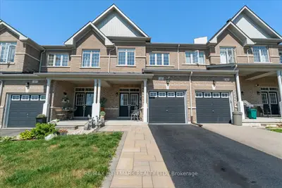 Att/Row/Townhouse in Barrie