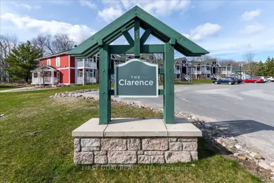 Condo Apartment in Oro-Medonte