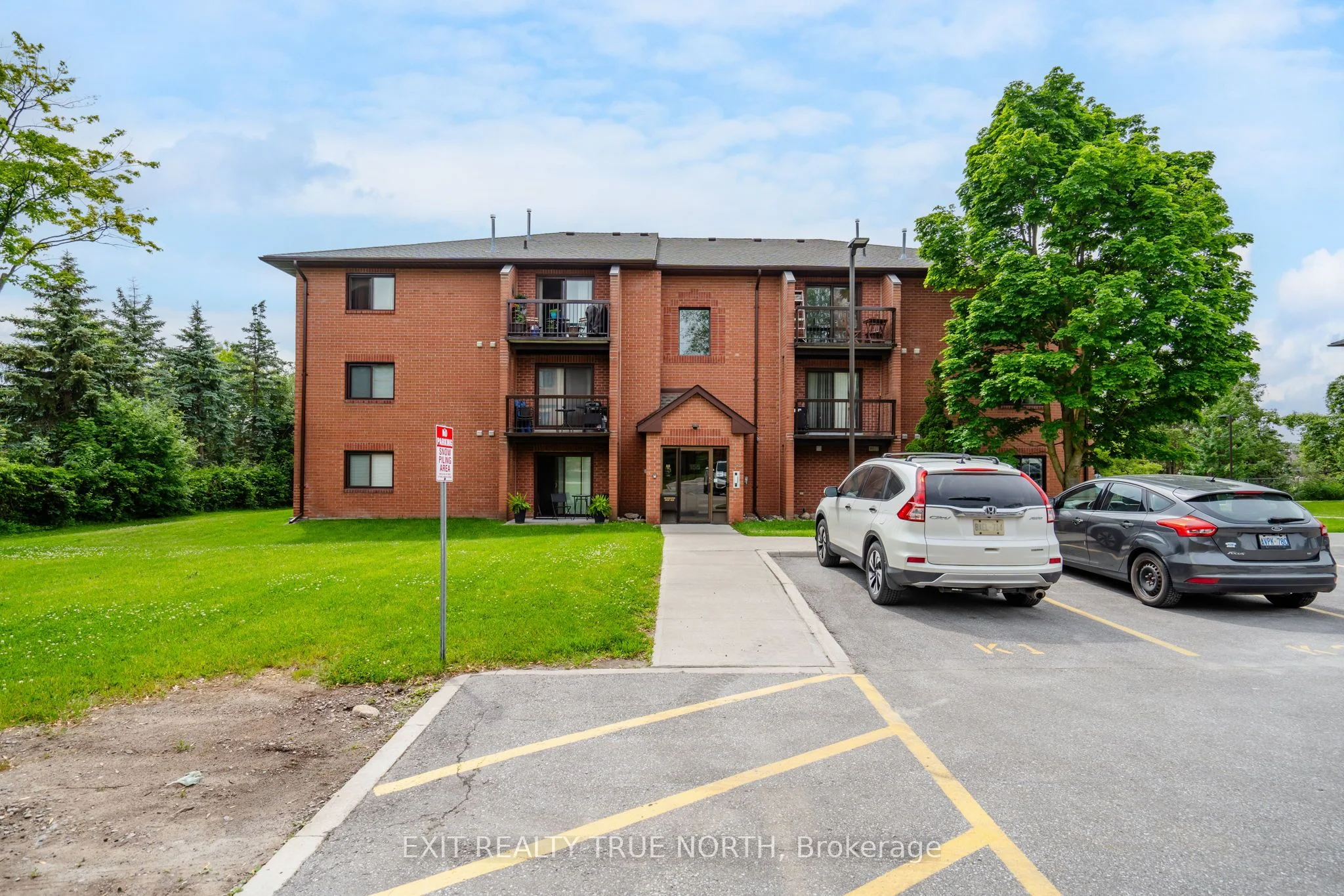Condo Apartment in Barrie