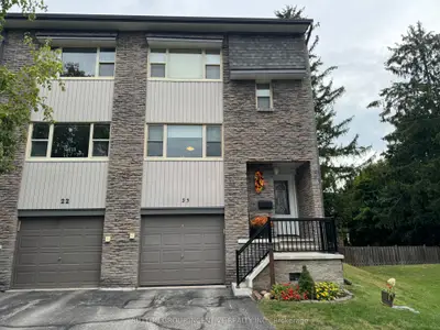 Condo Townhouse in Barrie