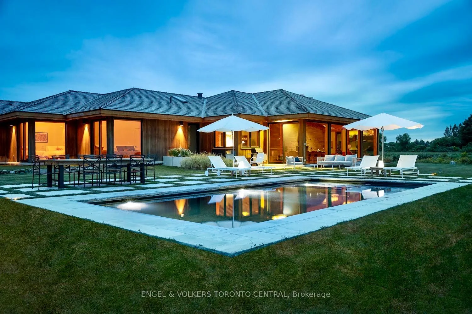 Detached in Clearview