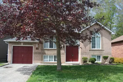 Detached in Wasaga Beach