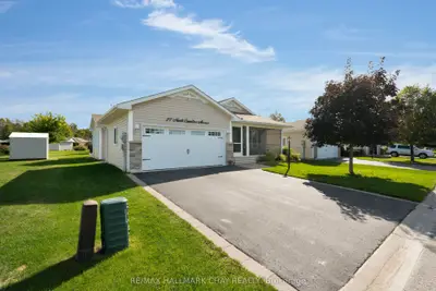 Detached in Wasaga Beach
