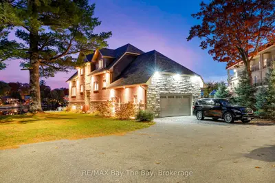 Detached in Wasaga Beach