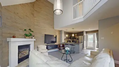 Condo Townhouse in Collingwood