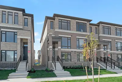 Att/Row/Townhouse in Barrie