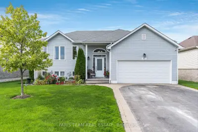 Detached in Clearview