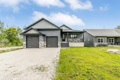 Detached in Wasaga Beach