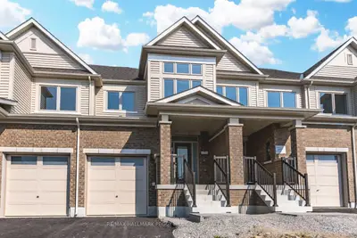 Att/Row/Townhouse in Barrie