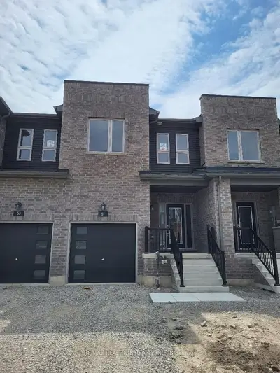 Att/Row/Townhouse in Barrie
