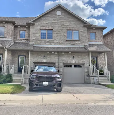 Att/Row/Townhouse in Barrie