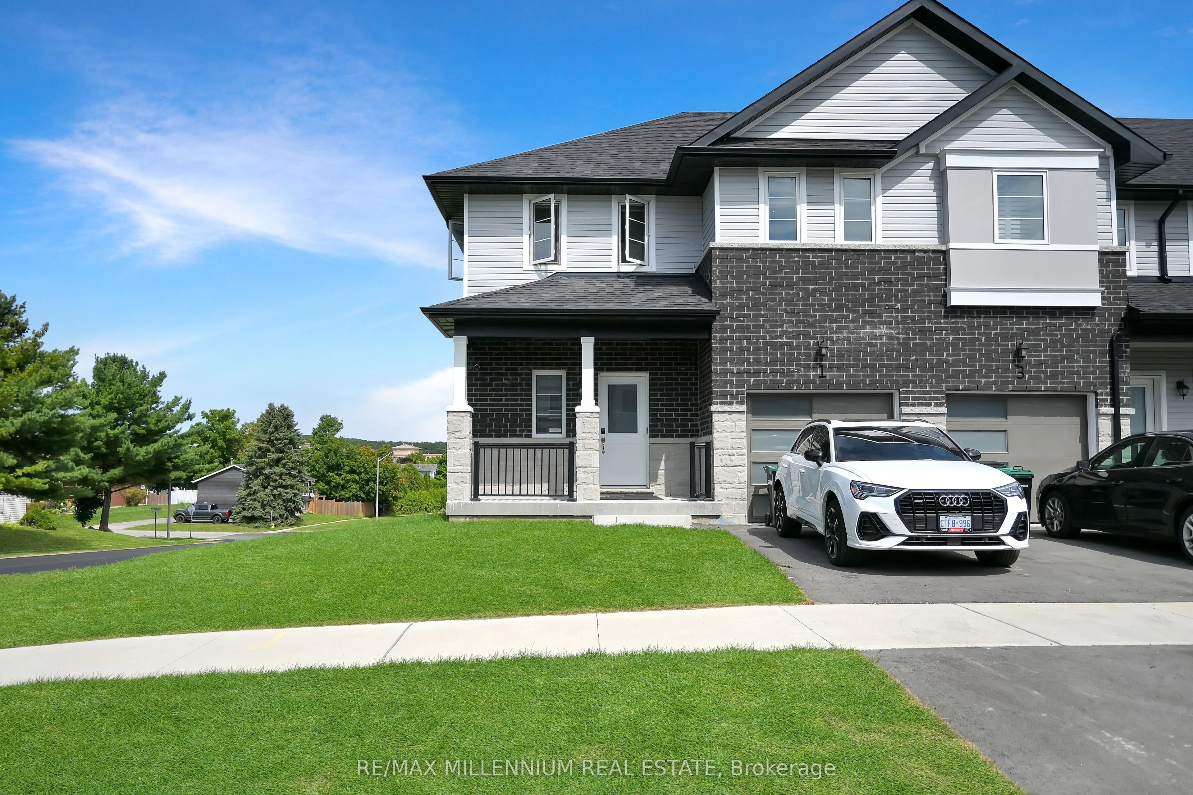 Att/Row/Townhouse in Penetanguishene