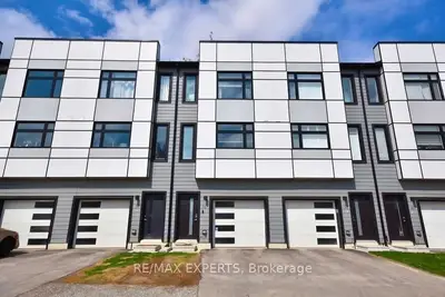 Att/Row/Townhouse in Barrie