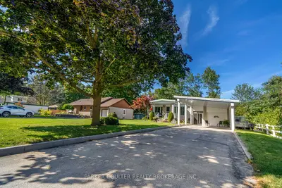 Detached in Clearview