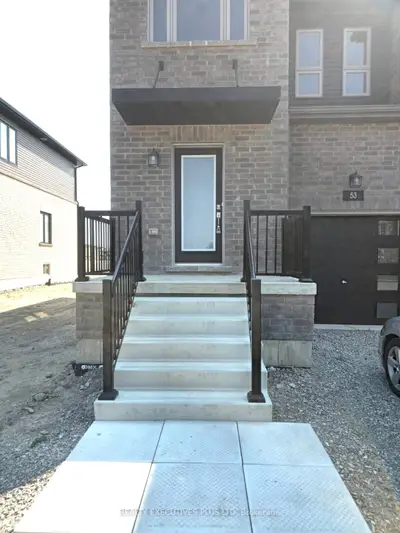 Att/Row/Townhouse in Barrie