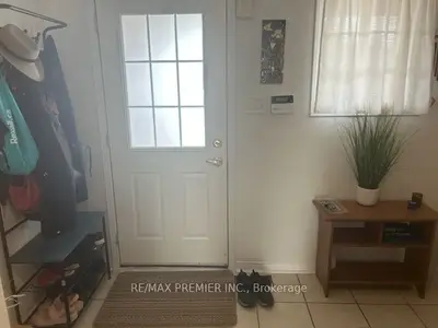 Att/Row/Townhouse in Barrie