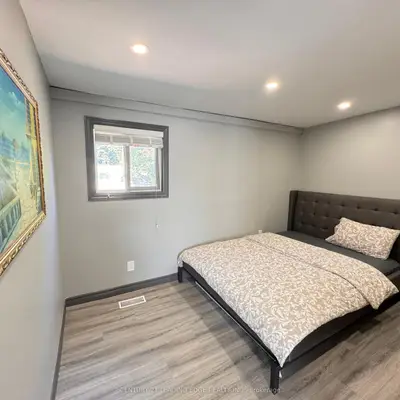 Store W Apt/Office in Wasaga Beach
