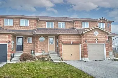 Att/Row/Townhouse in Barrie