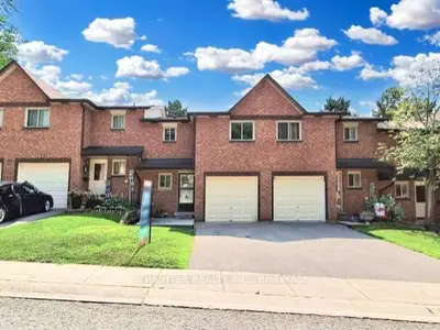 Condo Townhouse in Barrie