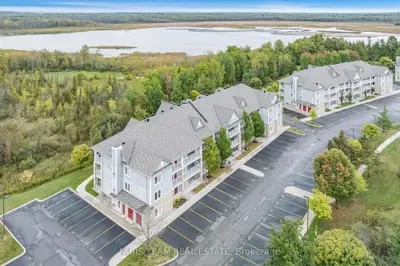 Condo Apartment in Wasaga Beach