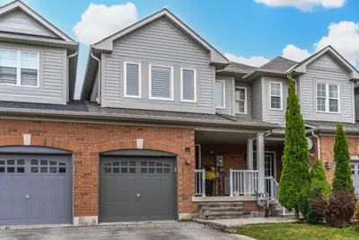 Att/Row/Townhouse in Barrie