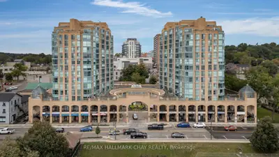 Condo Apartment in Barrie