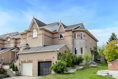 Att/Row/Townhouse in Barrie