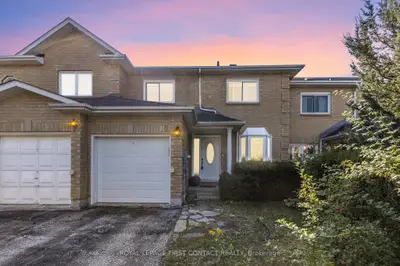 Att/Row/Townhouse in Barrie