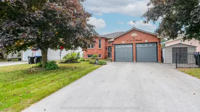 Detached in Wasaga Beach