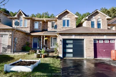 Att/Row/Townhouse in Barrie