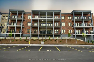 Condo Apartment in Clearview