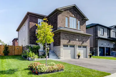 Detached in Wasaga Beach
