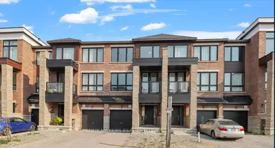 Att/Row/Townhouse in Barrie