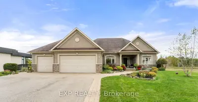 Detached in Wasaga Beach