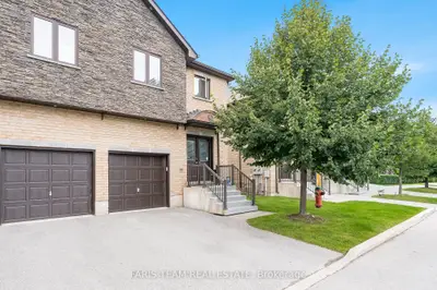 Condo Townhouse in Barrie