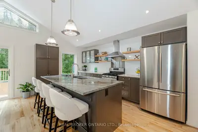 Detached in Clearview