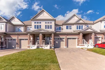 Att/Row/Townhouse in Barrie