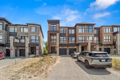 Att/Row/Townhouse in Barrie