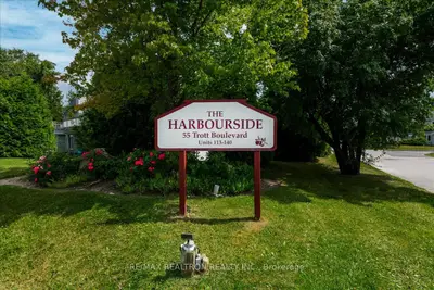 Condo Apartment in Collingwood