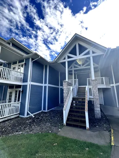 Condo Apartment in Oro-Medonte
