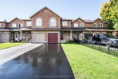 Att/Row/Townhouse in Barrie