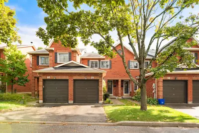 Condo Townhouse in Barrie