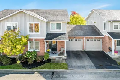 Att/Row/Townhouse in Barrie