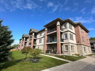 Condo Apartment in Springwater