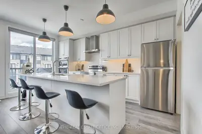 Att/Row/Townhouse in Barrie