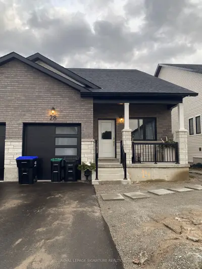 Att/Row/Townhouse in Penetanguishene