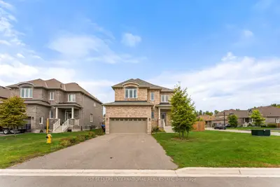 Detached in Wasaga Beach