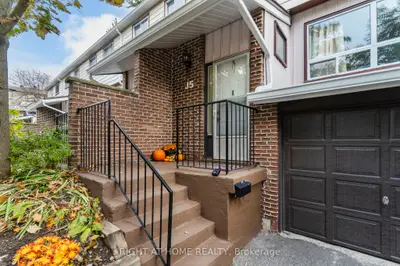 Condo Townhouse in Barrie
