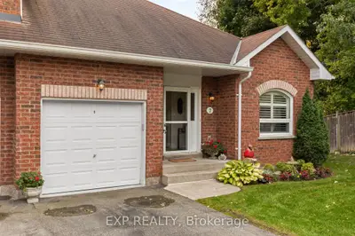 Condo Townhouse in Barrie